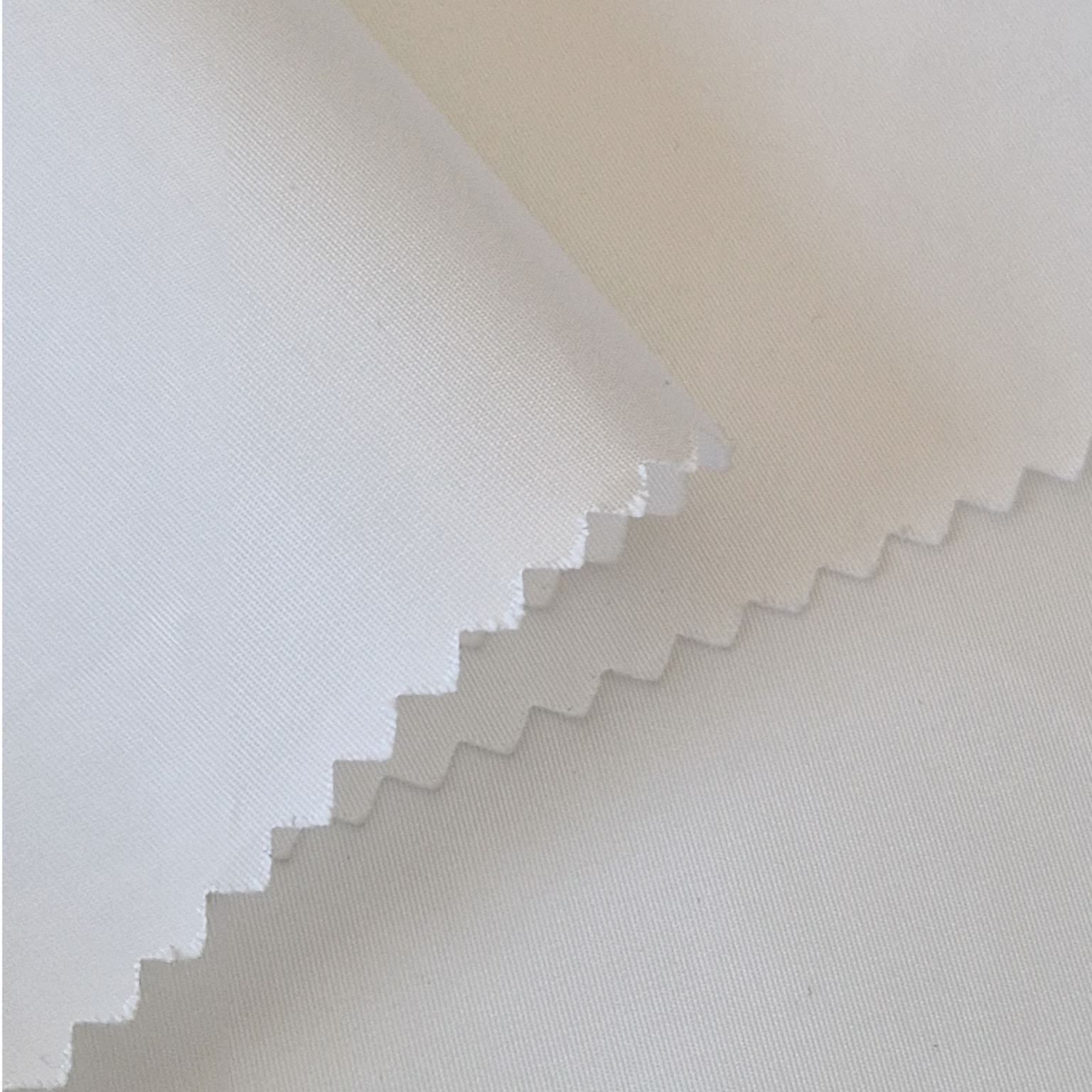 Tissu Technique Polyester Hydrofuge Déperlant M55167PES DT FLC – 135