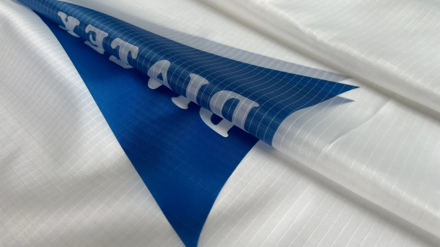 Tissu Blanc Logo